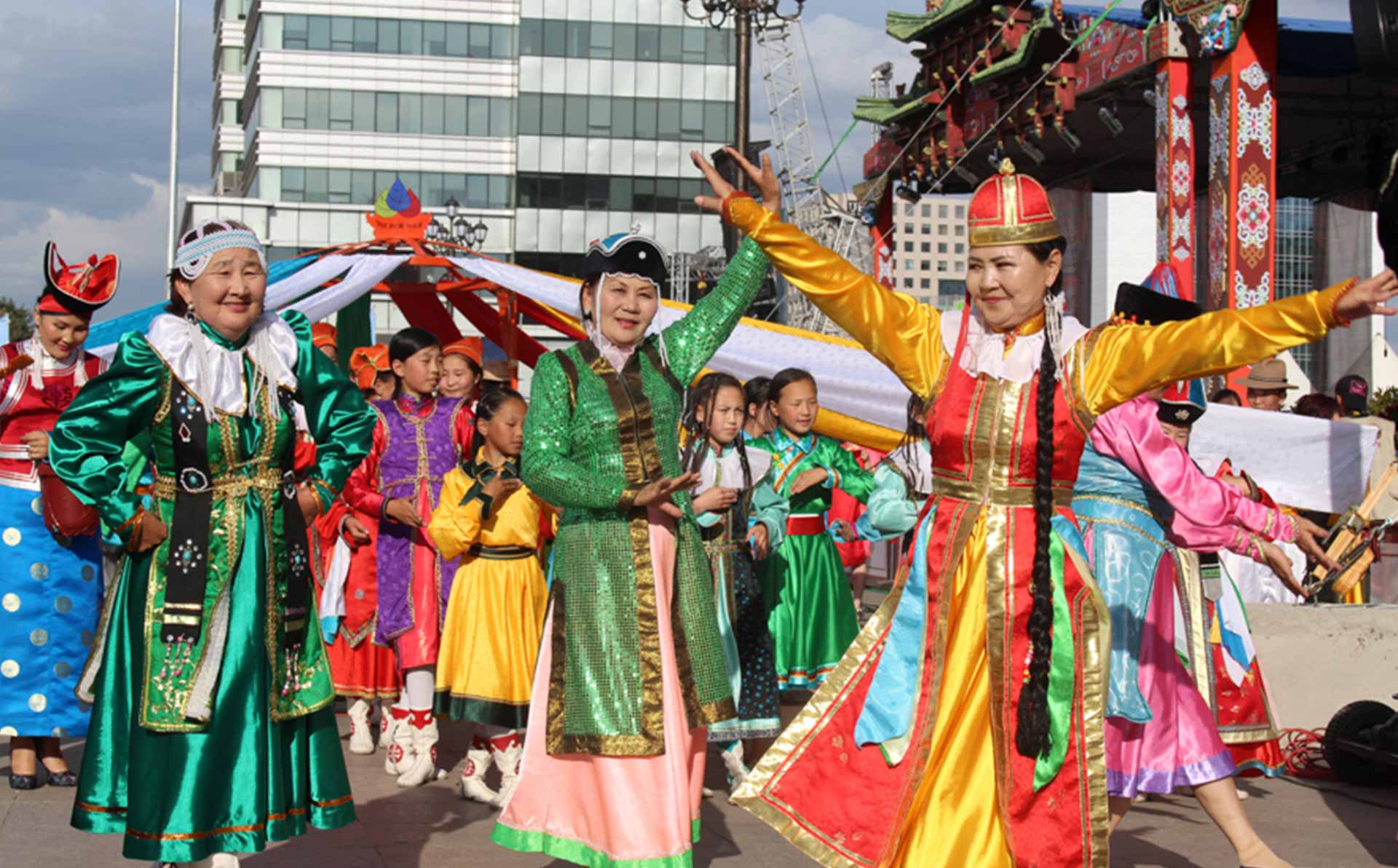 Mongolian women in traditional clothing