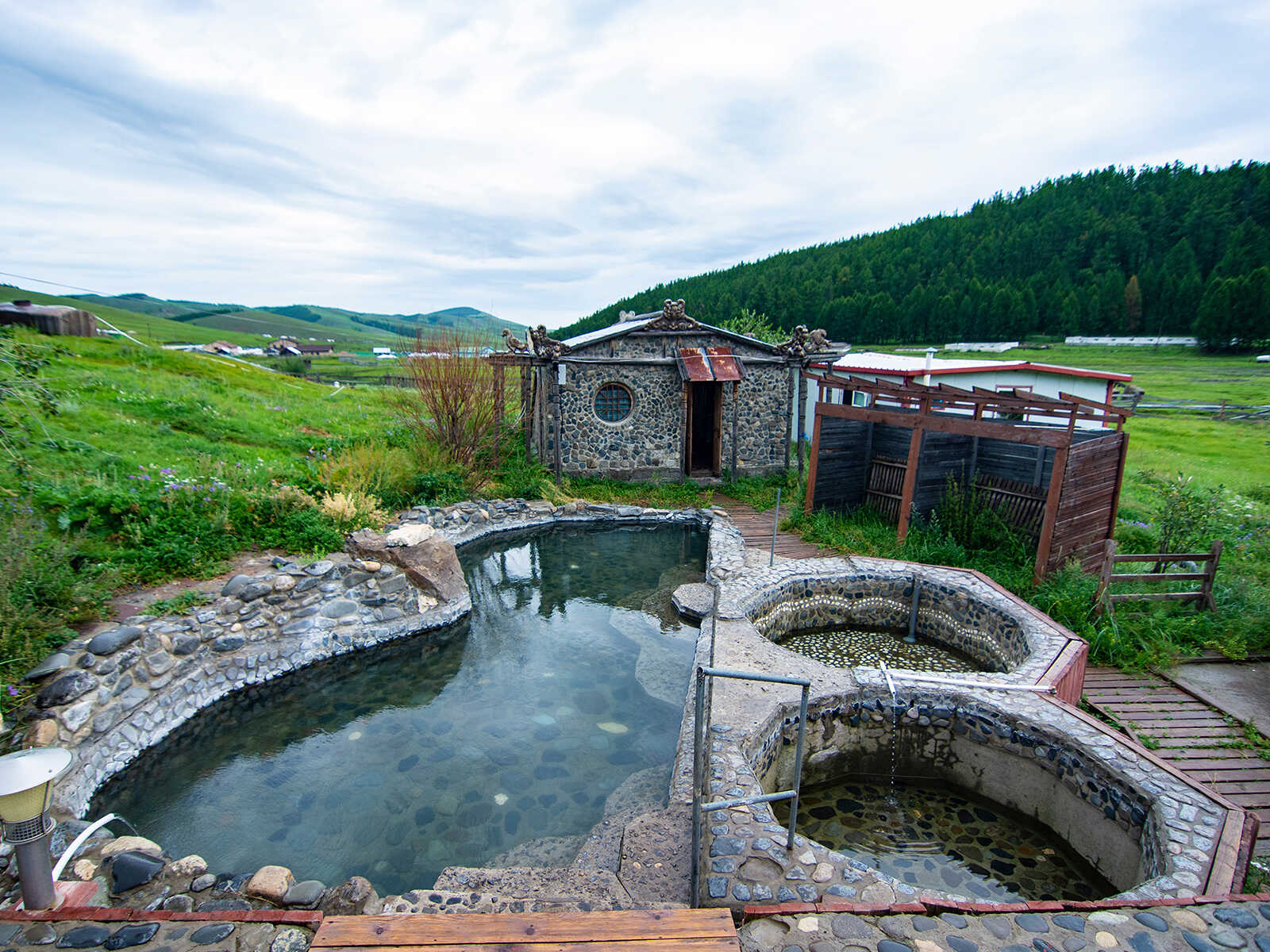 tsenkher-hot-spring-resort.jpg